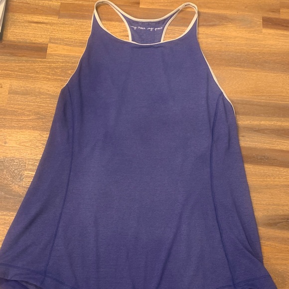 Lululemon Like New workout top. - Picture 1 of 6